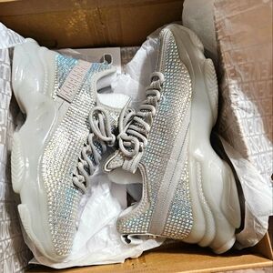 Womens Steve Madden Maxima Sneakers size 9 Silver NEW